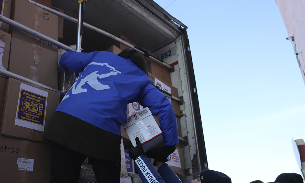 Виталий Хоценко: «В Омской области «Единая Россия» активно участвует в формировании и отправке гуманитарных грузов»