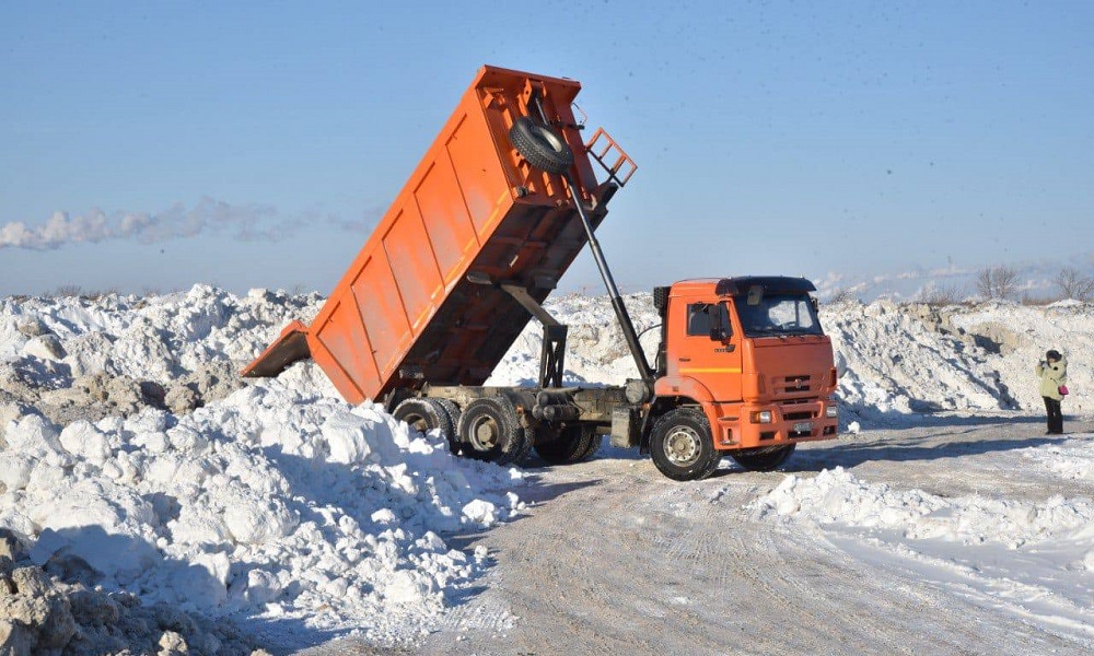 В Омске готовят к зиме снежные полигоны