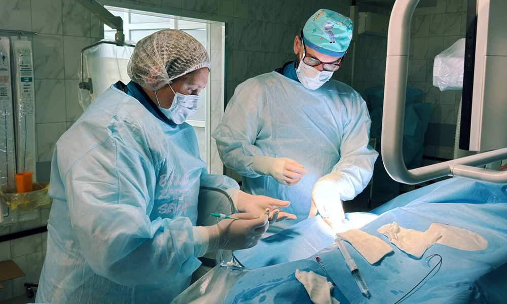 В омской МСЧ № 4 спасли пациента от инсульта малоинвазивной операцией