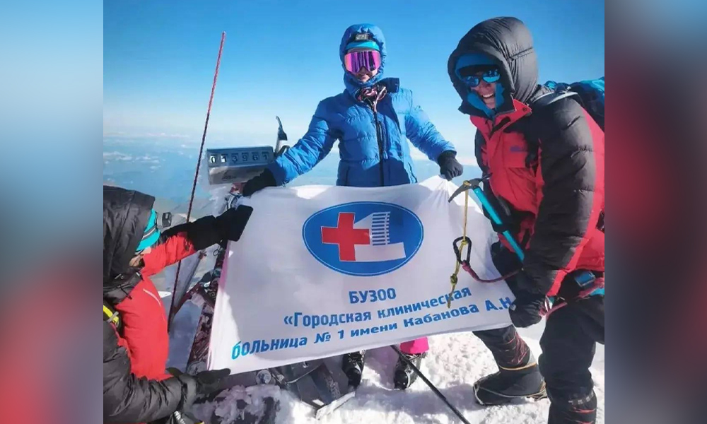 Два омских врача поднялись на Эльбрус