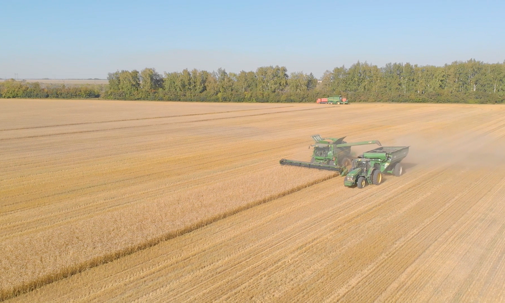 По инициативе главы региона для омских аграриев введут субсидию на приобретение дизельного топлива
