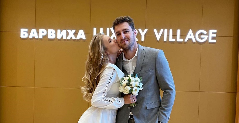 У экс-игрока омского «Авангарда» Семёна Кошелева родилась дочь