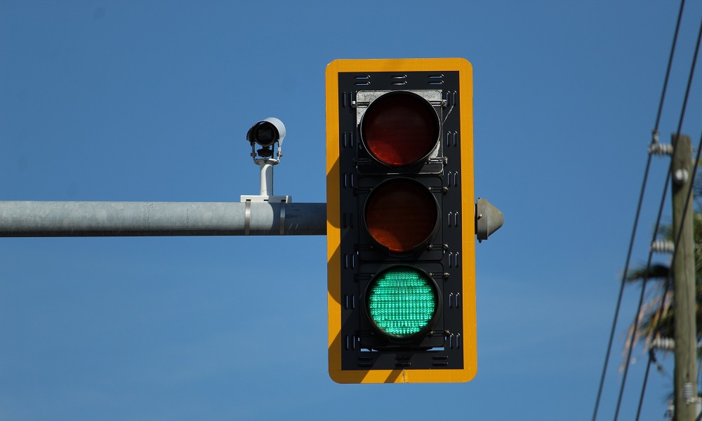 Омские власти хотят установить светофор на аварийном кольце у «Маяковского» 
