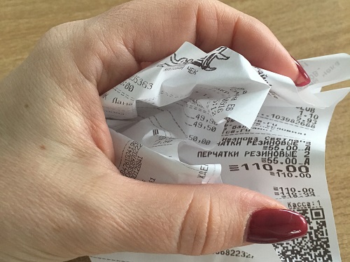 Омичей предупреждают об опасности магазинных чеков
