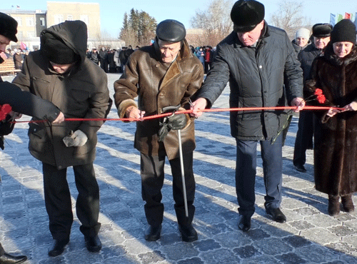 В Оконешниково после реконструкции торжественно открыли парк Победы
