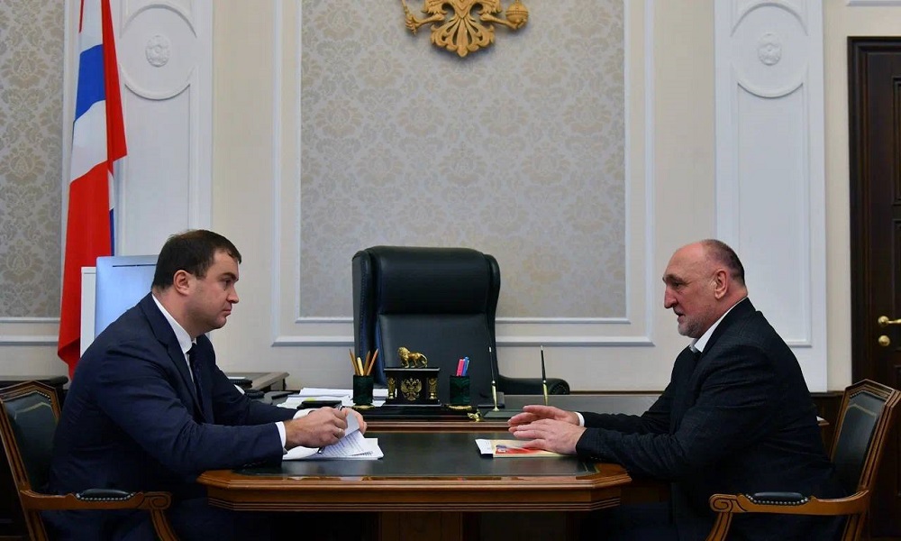 Виталий Хоценко провёл рабочие встречи с и.о. глав Колосовского и Муромцевского районов