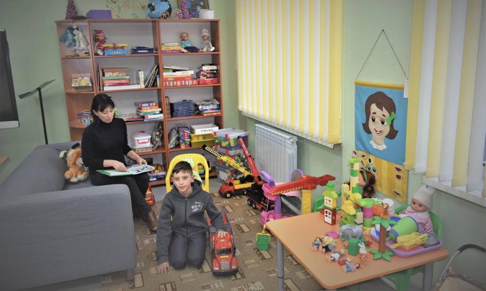 В Омской области больше 100 семей посетили специальный коворкинг-центр