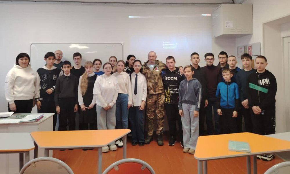 В Шербакульском районе ветеран СВО провёл урок мужества для школьников