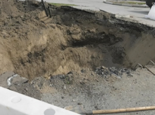 В центре Омска провалился асфальт