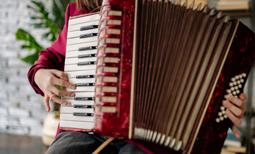 На Ленинском рынке омичи смогут купить мясо и заодно послушать народные песни 