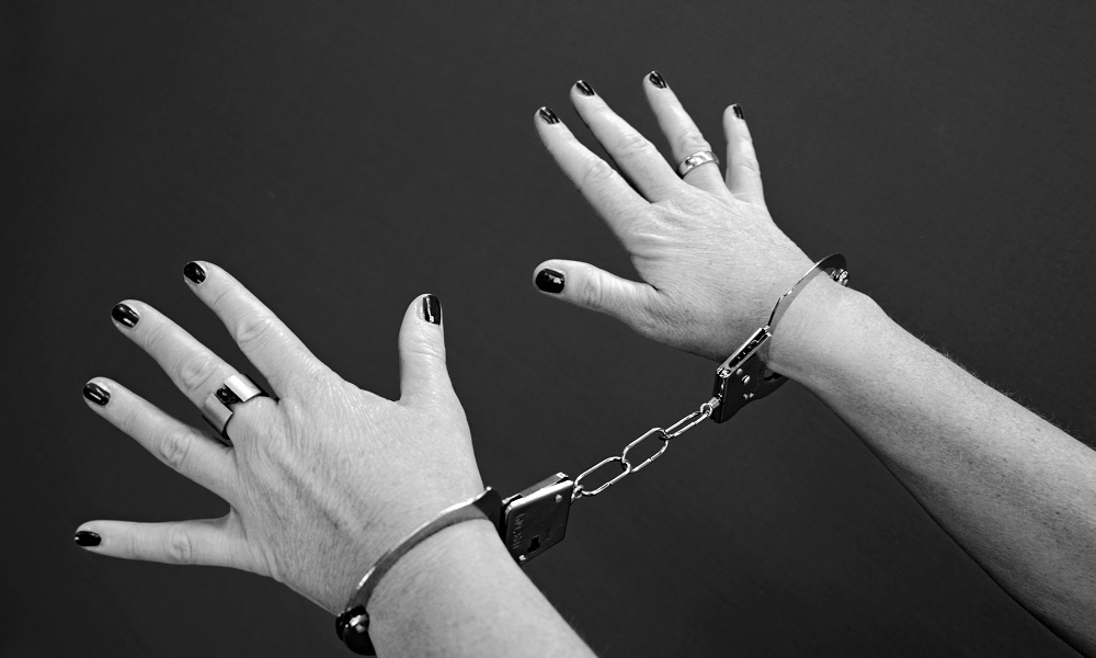 Омичка отправилась отдыхать за границу, «забыв» о подписке о невыезде и уголовном деле