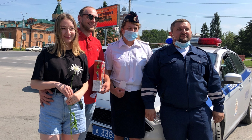  Омские автолюбители поучаствовали в цветочной викторине от ГИБДД 