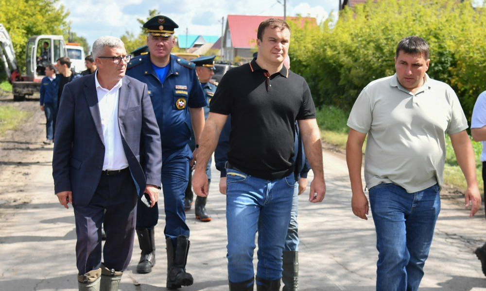 Виталий Хоценко проверил процесс ликвидации подтопления в Таврическом