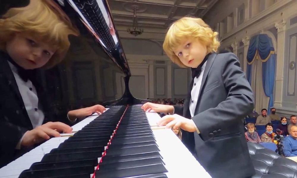 12-летний пианист из России выиграл Первую премию и Приз зрительских симпатий в Международном конкурсе пианистов имени Шопена 