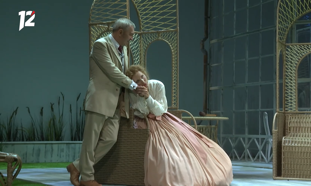 Омский драмтеатр впервые открыл новый сезон одновременно двумя премьерами 