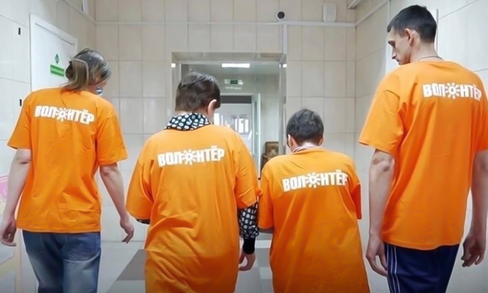 Омичи реализуют программу домашнего волонтёрства в Таврическом доме-интернате 