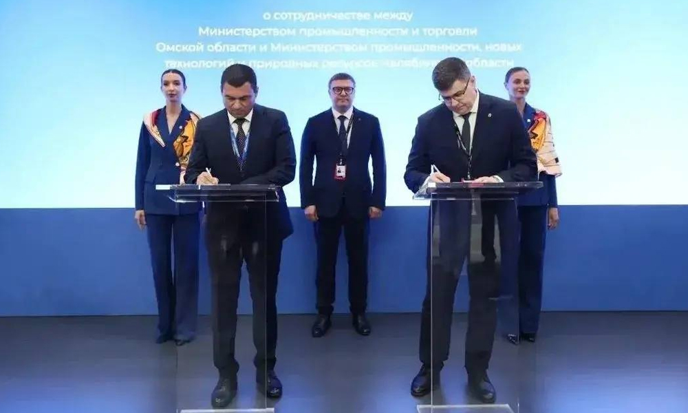 Омская область подписала соглашения с Челябинской и Ростовской областями на ИННОПРОМ-2026