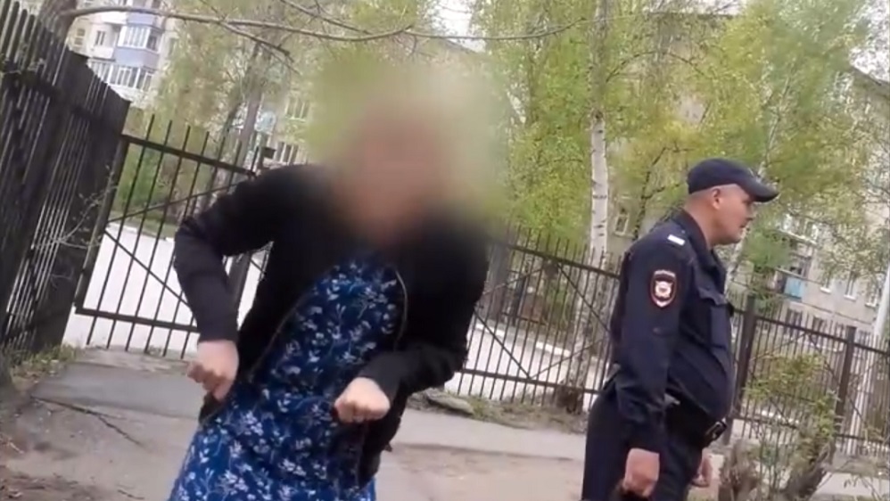 В Омске у неадекватных родителей забрали младенца 