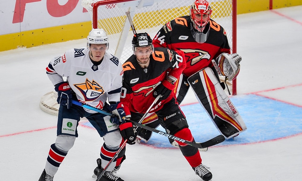 Судьи ошибочно засчитали гол хоккеиста «Металлурга» Данилы Юрова в ворота омского «Авангарда»