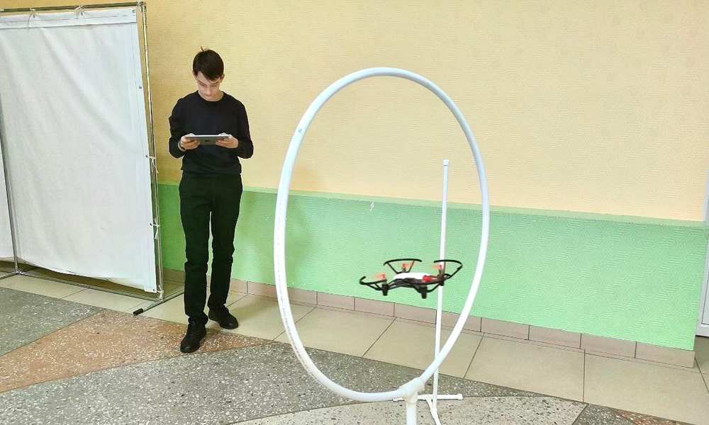 Школьники из Исилькульского района готовятся к региональным гонкам дронов