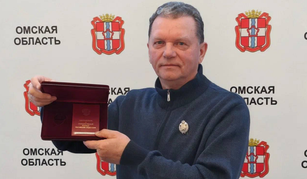 Губернатор Виталий Хоценко поздравил Александра Гулько с получением почётного звания