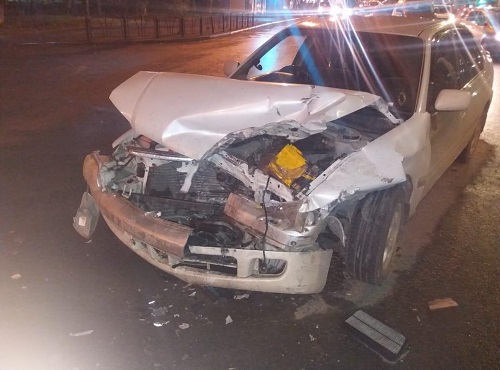 Омичка на иномарке устроила большую пробку на Красном Пути