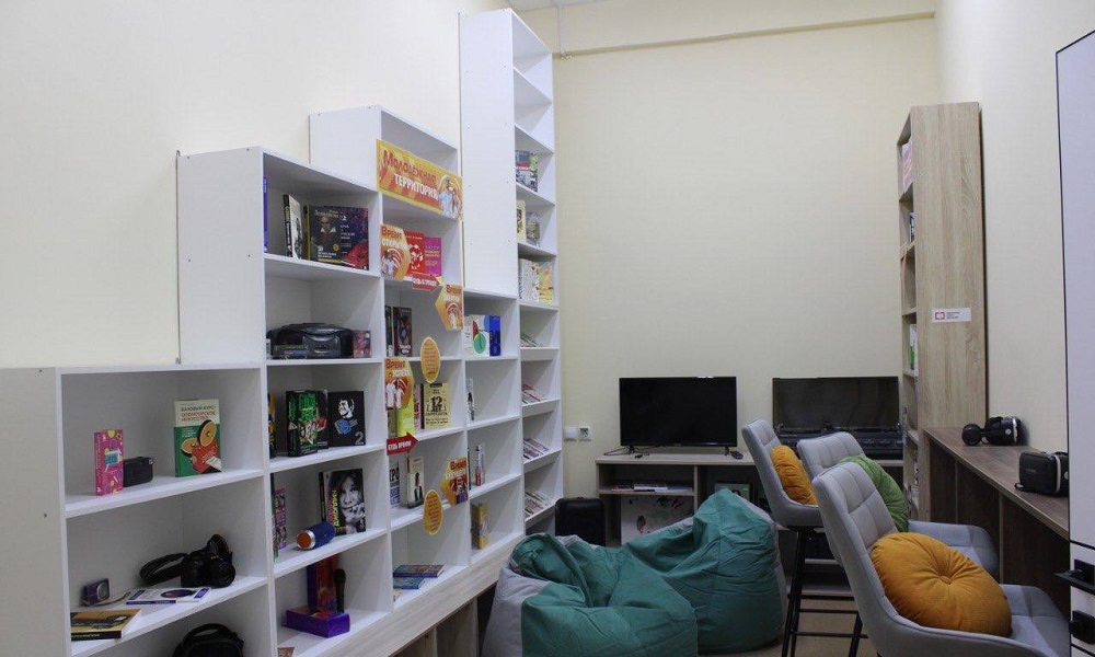 Виталий Хоценко сообщил об открытии модельной библиотеки в Павлоградском районе