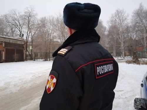 Омские росгвардейцы и наркополицейские задержали закладчика