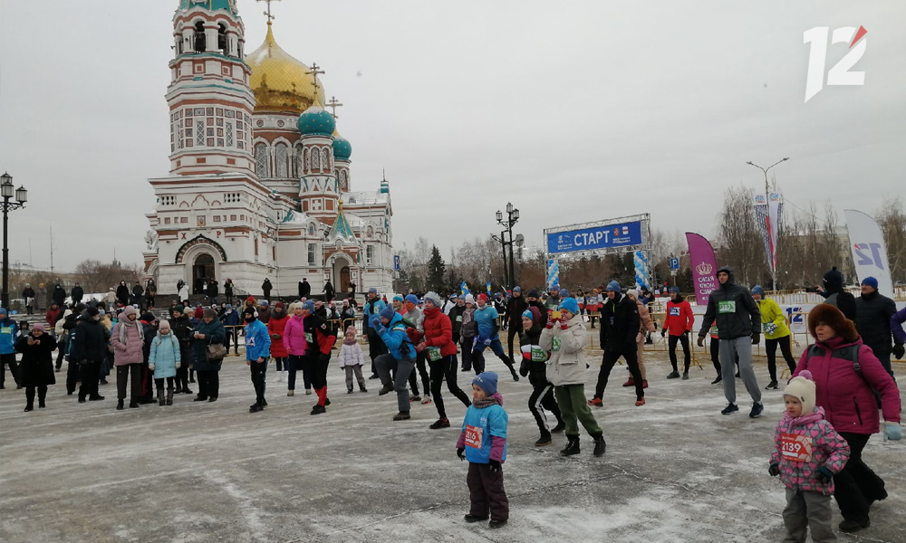 В омском Рождественском марафоне приняли участие больше 900 бегунов из 16 стран