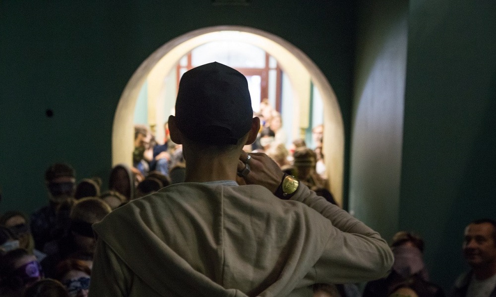 Прогулка вслепую: ЦСД привел театралов в бывший ночной клуб «Атлантида»