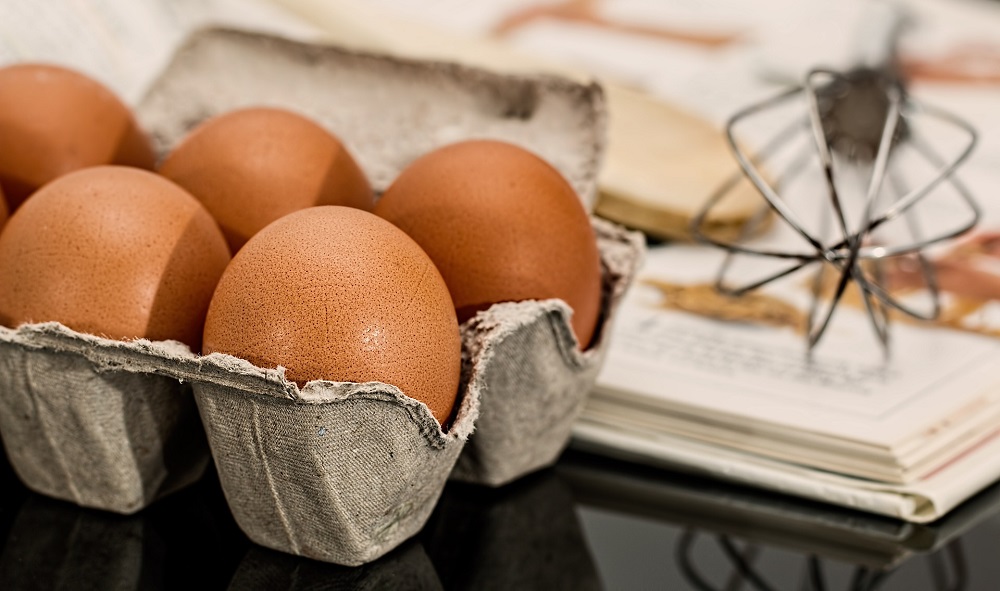 В Омске с приближением к Масленице подорожали куриные яйца 