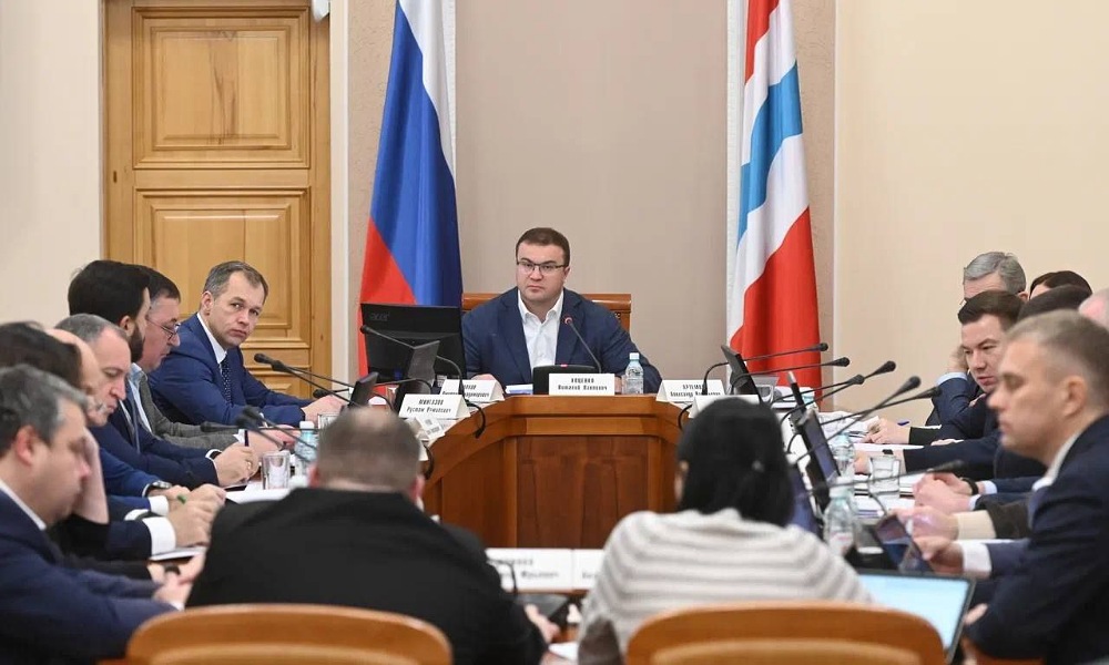 Виталий Хоценко поручил усилить работу коммунальных и дорожных служб в связи с предстоящими морозами