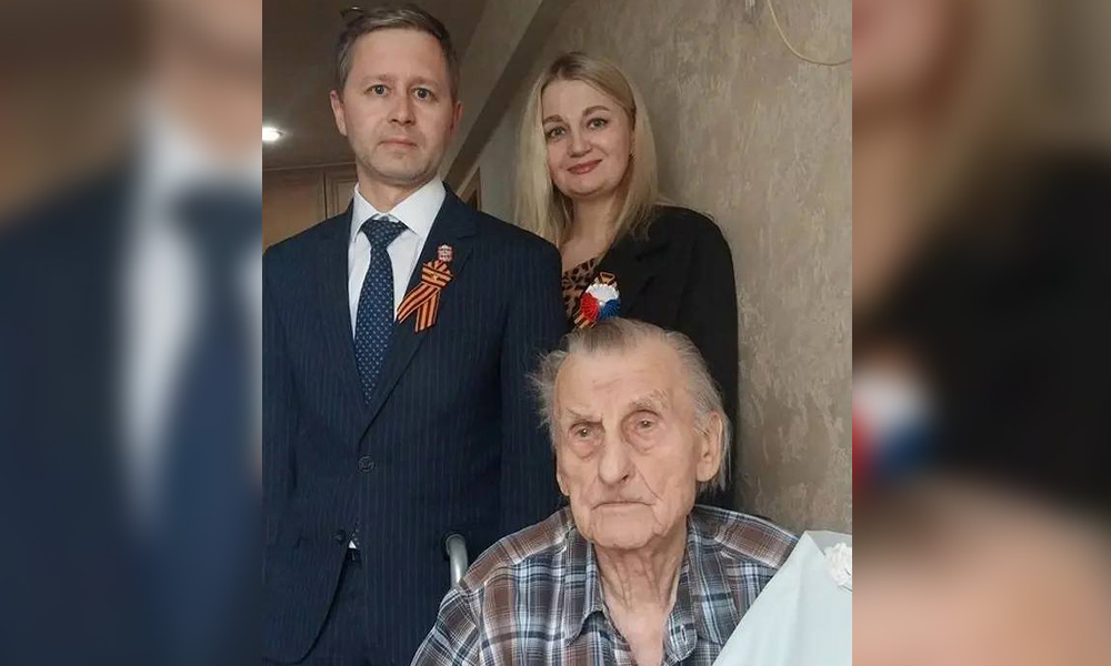 Министр имущественных отношений Омской области поздравил ветерана с приближающимся Днём Победы