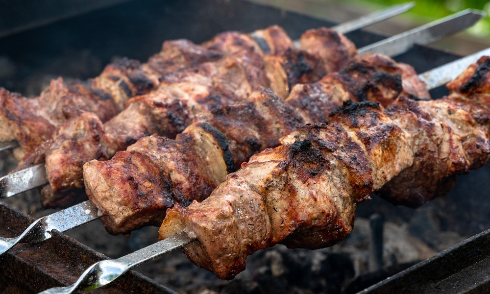 Проводим выходные со вкусом: как лучше  приготовить шашлык?