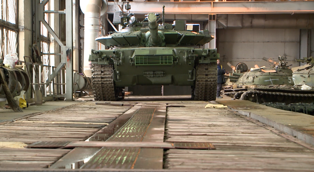 «Омсктрансмаш» отправил в российские войска партию модернизированных танков Т-80