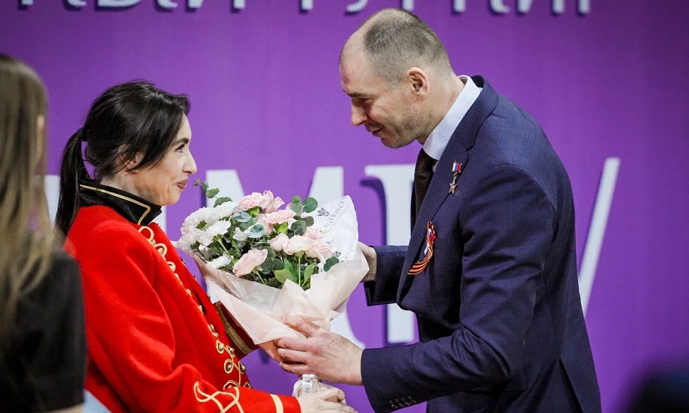 Дмитрий Перминов наградил чемпионок турнира по художественной гимнастике «Путь к Олимпу»
