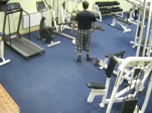 Омич лишил молодого спортсмена сотового телефона