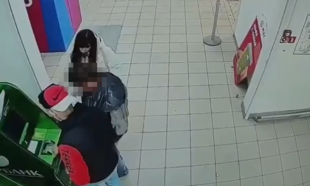 Двое омичей подозреваются в краже денег с банковской карты