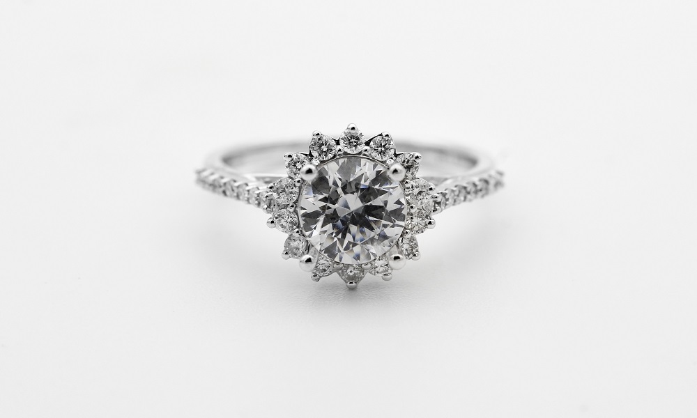 С начала 2023 года омичи потратили на ювелирные украшения больше 850 млн рублей