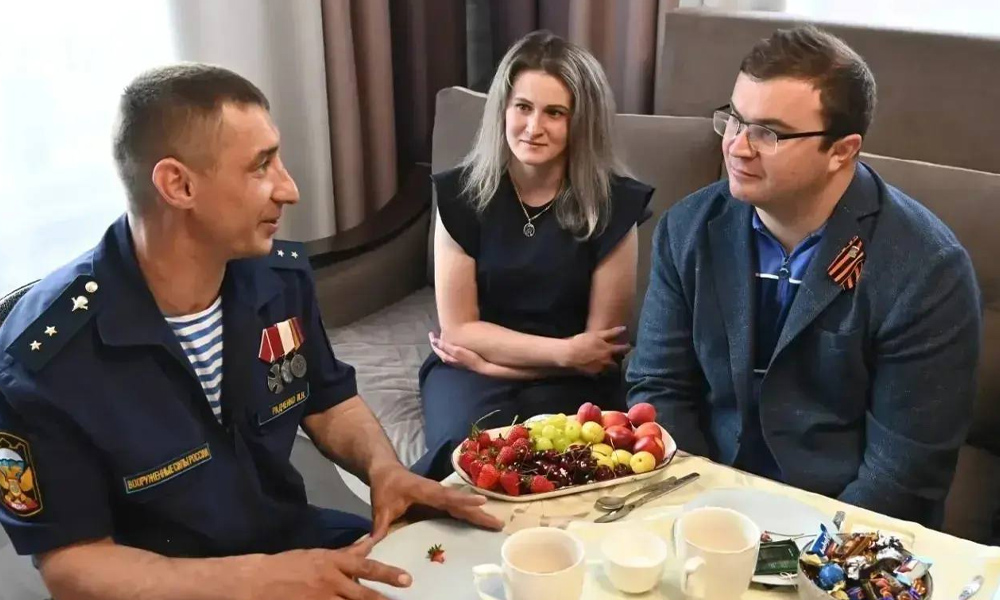 Виталий Хоценко навестил семью участника СВО в Павлоградском районе