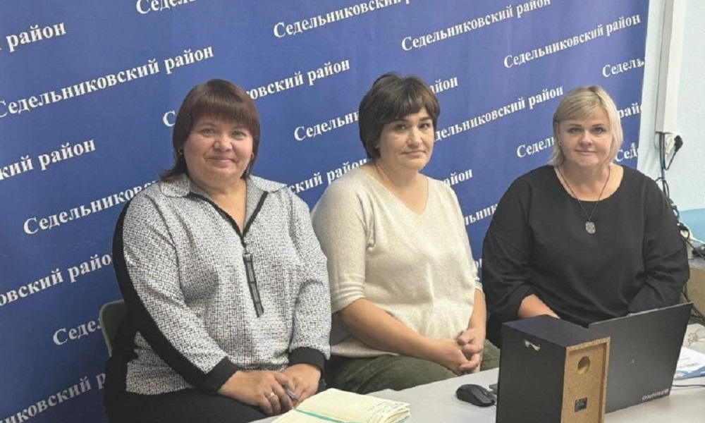 Омский комплексный центр поделился своим опытом участия в международных конкурсах с коллегами из Стаханова 