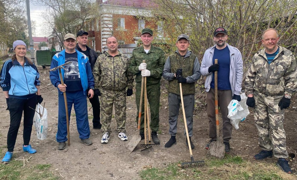 В Октябрьском округе Омска прошла уборка