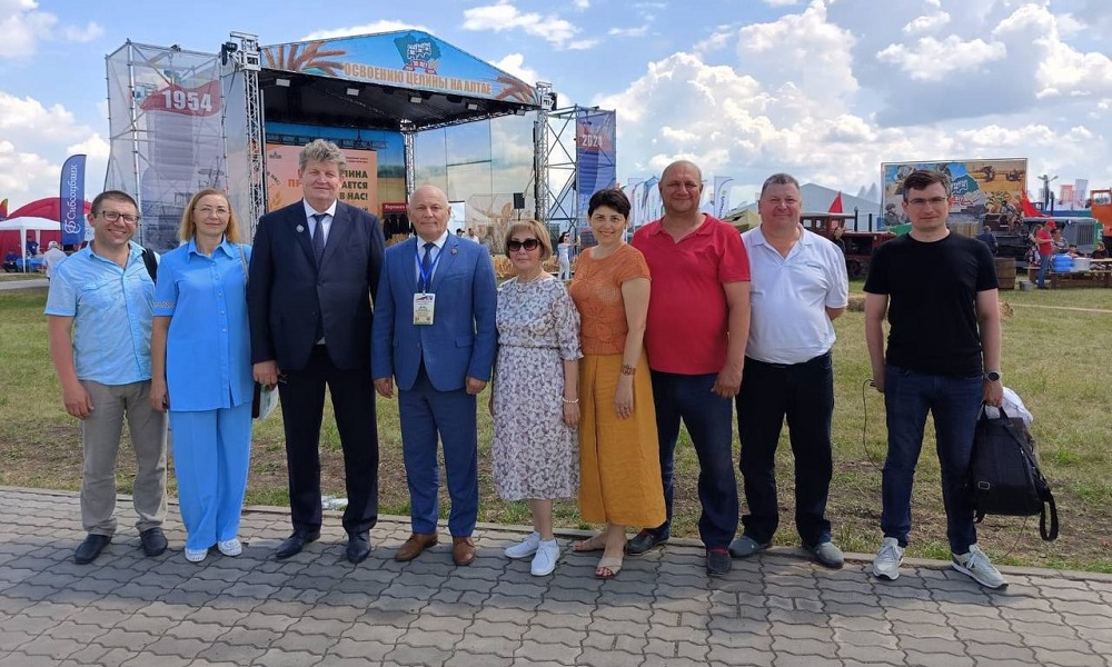 Омская делегация поучаствовала в Межрегиональном агропромышленном форуме в Барнауле