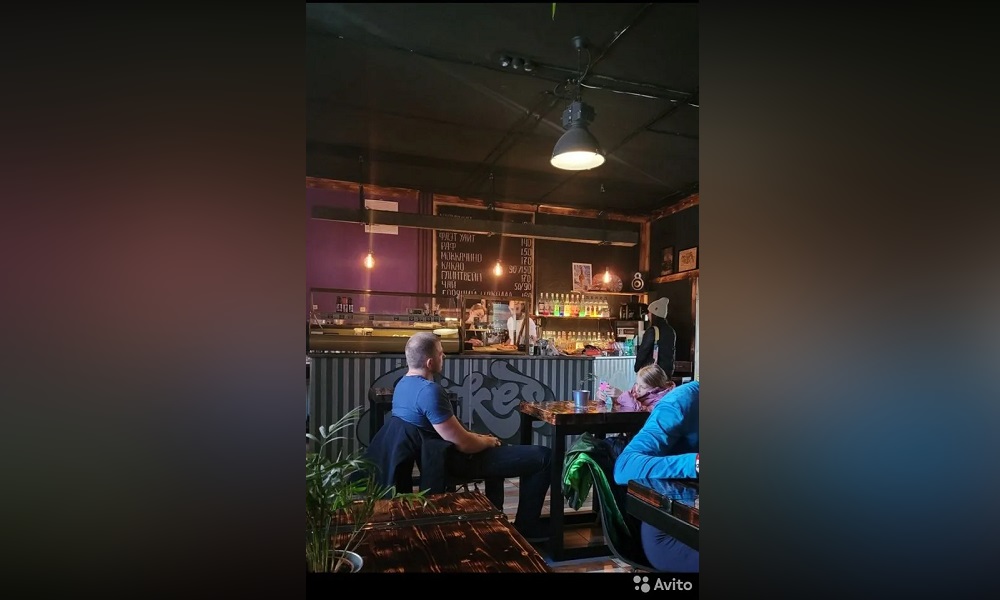 Цена упала почти в два раза: в Омске продают кинокафе с прокатом велосипедов за почти 500 тысяч рублей