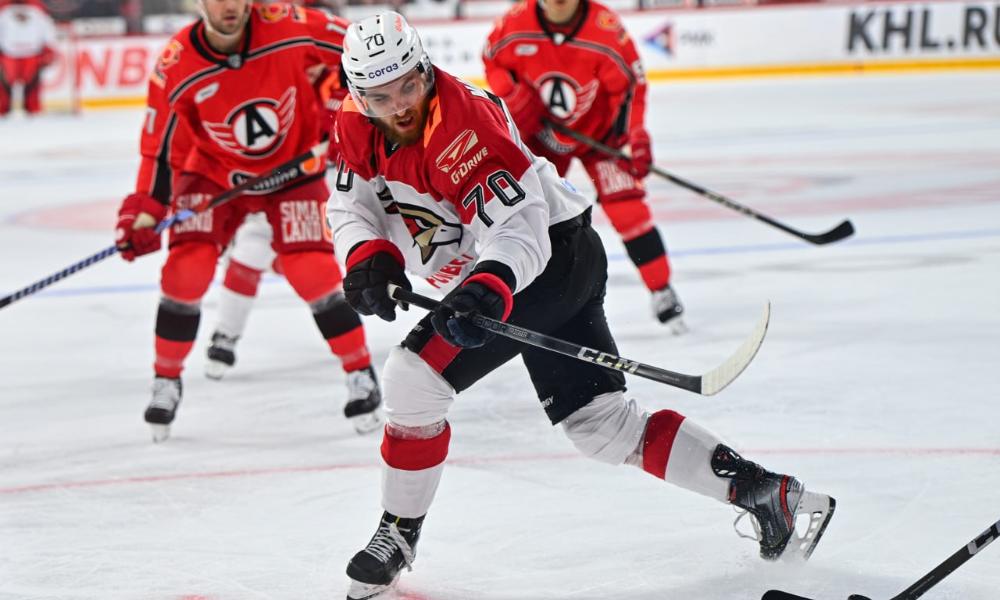 Игрок «Автомобилиста» высказался о курьёзном голе «Авангарда» в свои ворота