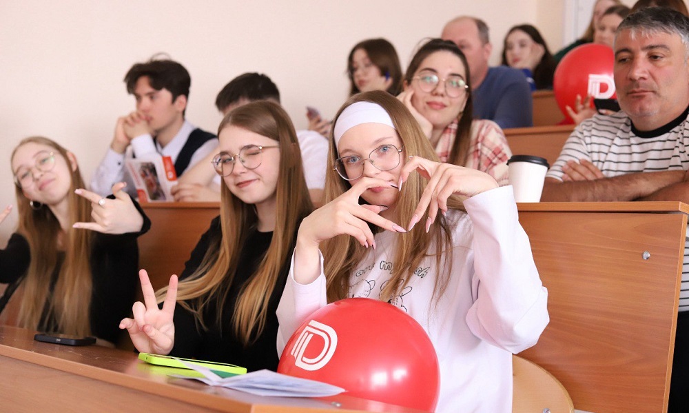 Омский государственный университет приглашает абитуриентов на день открытых дверей (12+)