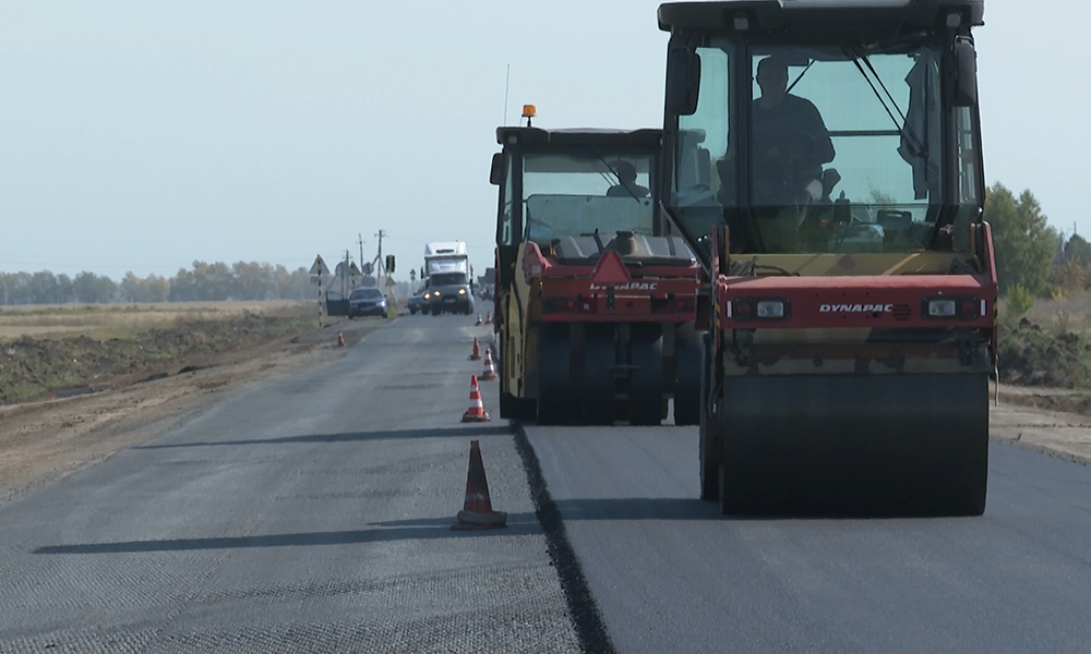 В Омске закупят 8 мини-катков для асфальтирования узких улиц