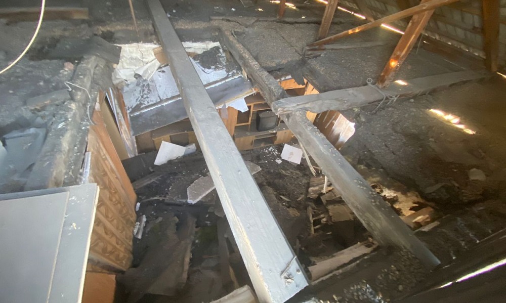 В Ленинском округе Омска обрушился чердак в одноэтажном доме