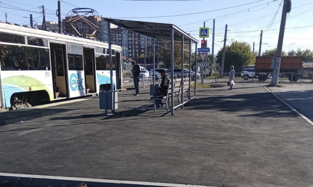 В Омске завершаются работы по ремонту остановок в рамках программы «Доступная среда»