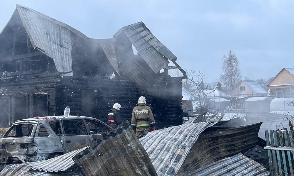 Омская епархия собрала 1,4 млн рублей священнику, дом которого сгорел в октябре